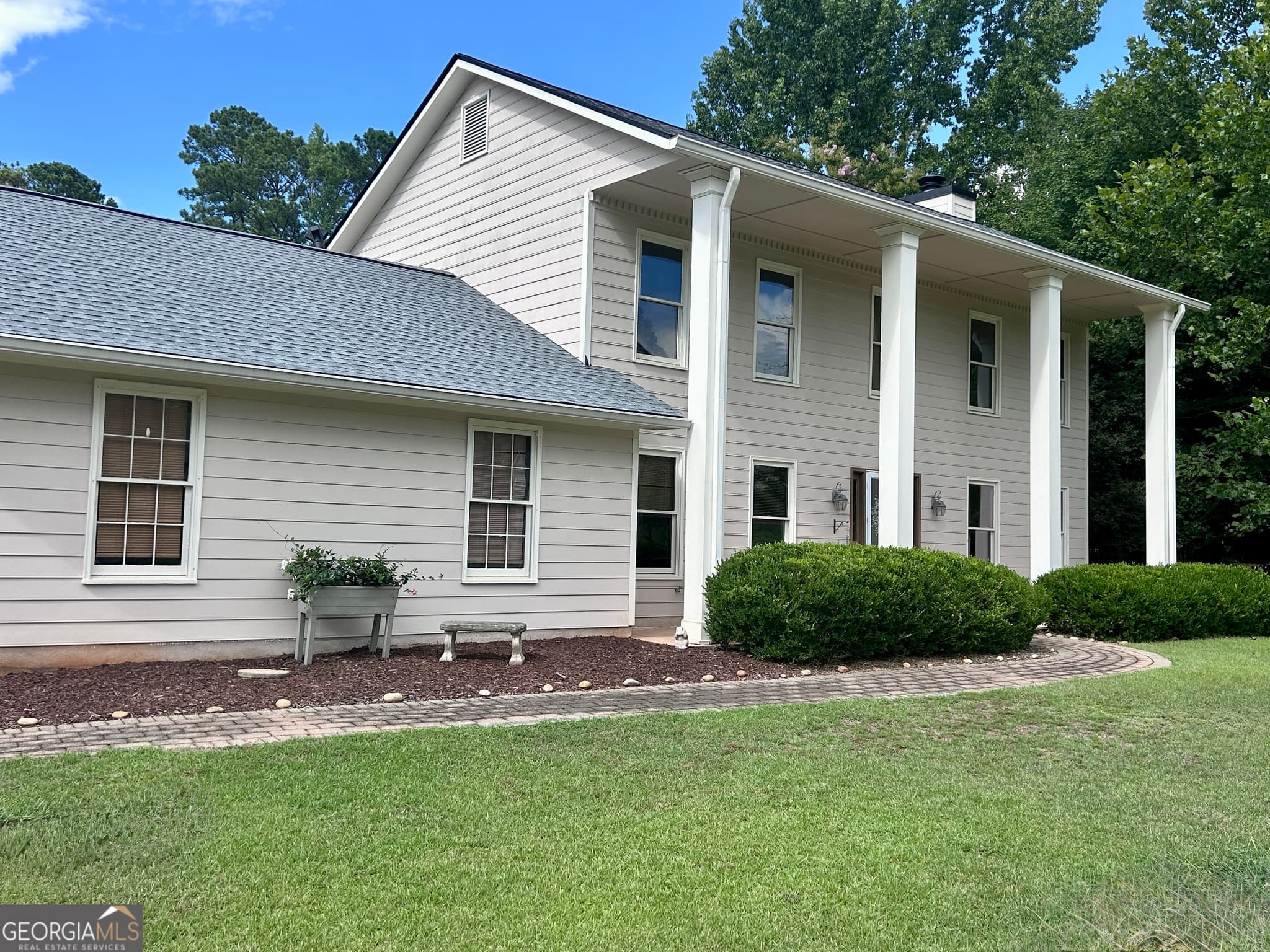 4 bedroom, 3.5 bathroom, 2,600 sq ft single family residence for sale at 200 Hedgewood Court, Peachtree City, GA 30269 — photo 2