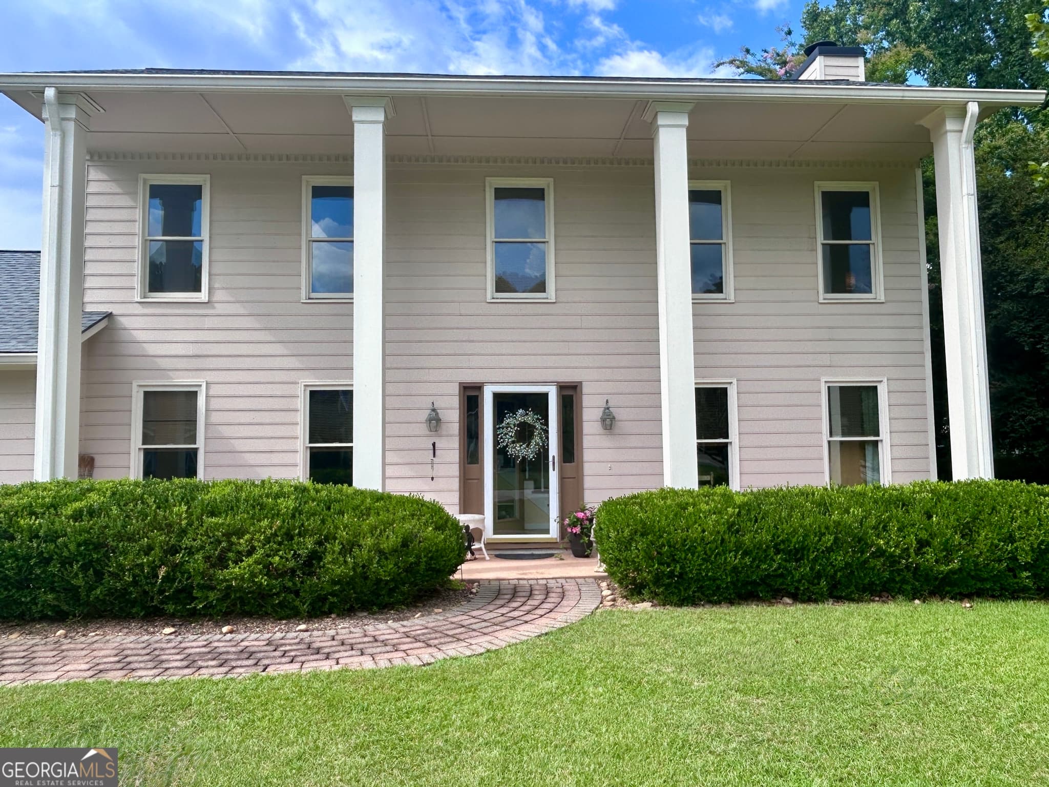 4 bedroom, 3.5 bathroom, 2,600 sq ft single family residence for sale at 200 Hedgewood Court, Peachtree City, GA 30269