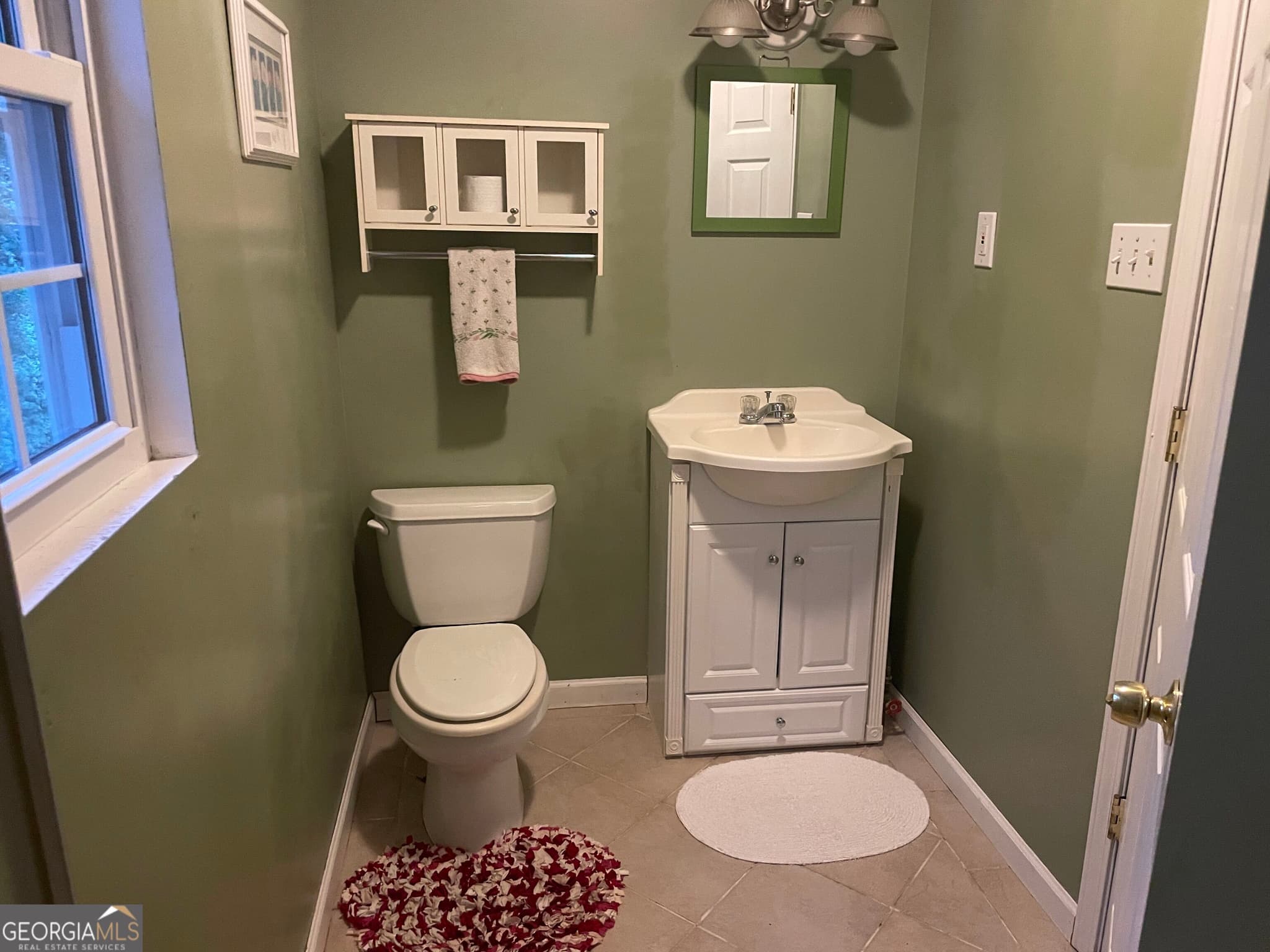 4 bedroom, 3.5 bathroom, 2,600 sq ft single family residence for sale at 200 Hedgewood Court, Peachtree City, GA 30269 — photo 5