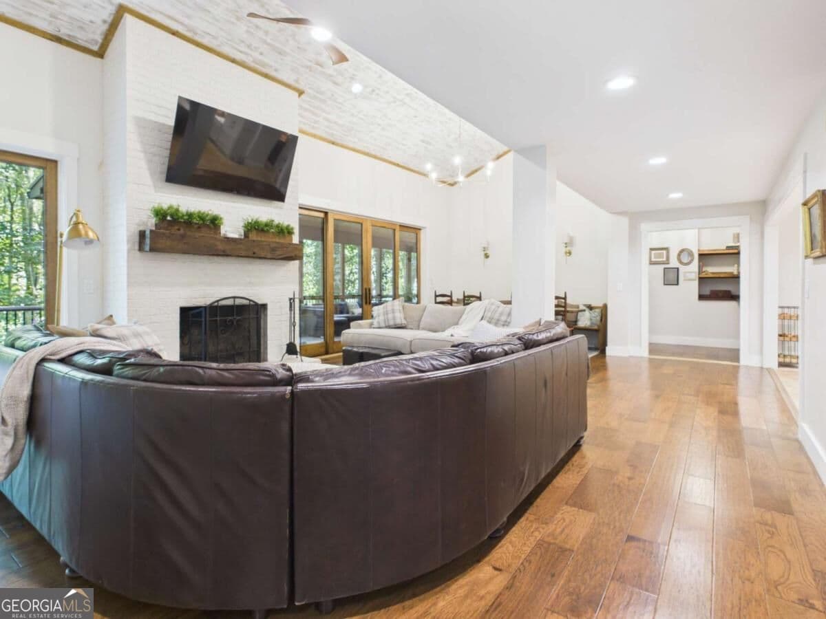 6 bedroom, 7.5 bathroom, 5,786 sq ft single family residence for sale at 1851 Rays Church Road, Bishop, GA 30621 — photo 7