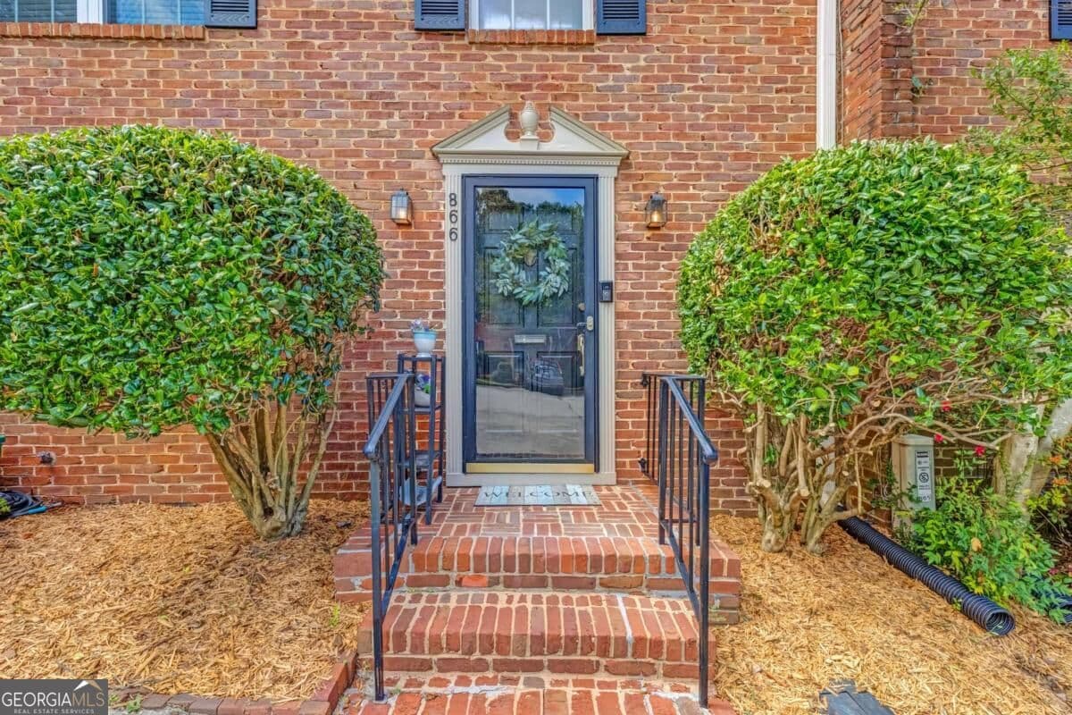2 bedroom, 2.5 bathroom, 1,536 sq ft townhouse for sale at 866 E Ponce De Leon Avenue, Decatur, GA 30030 — photo 3