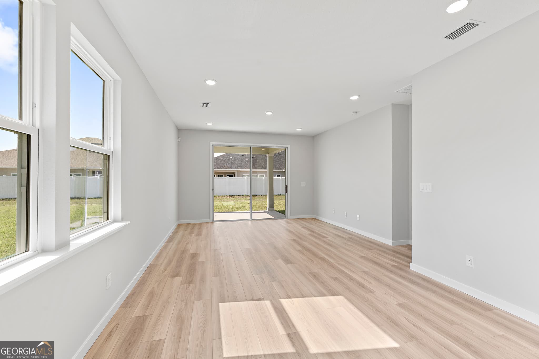 4 bedroom, 2 bathroom, 1,538 sq ft single family residence for sale at 233 Collin Nicholas Drive, Kingsland, GA 31548 — photo 6