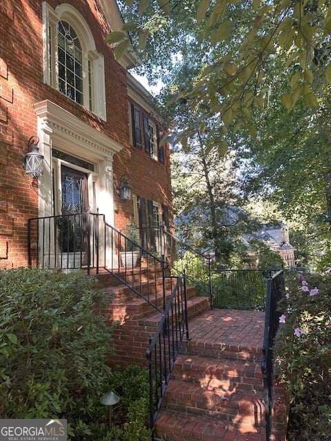 5 bedroom, 4 bathroom, 4,305 sq ft single family residence for sale at 5358 Brooke Farm Drive, Atlanta, GA 30338 — photo 2