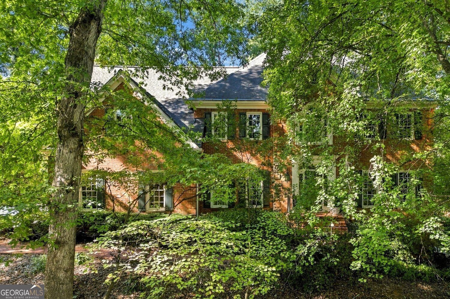 5 bedroom, 4 bathroom, 4,305 sq ft single family residence for sale at 5358 Brooke Farm Drive, Atlanta, GA 30338 — photo 4
