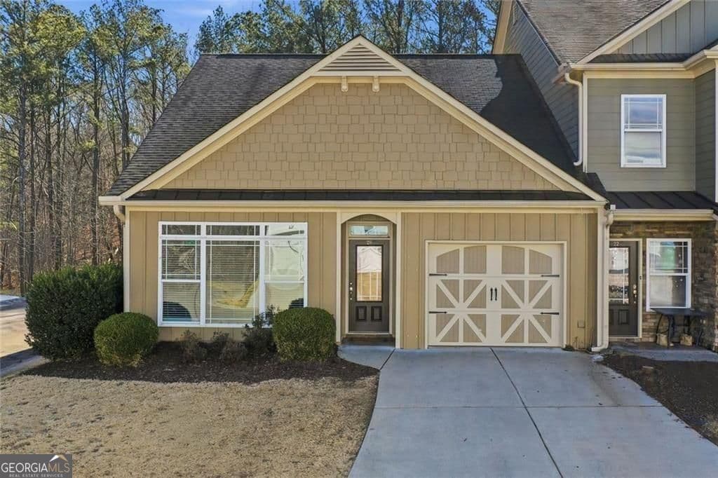 3 bedroom, 2.5 bathroom, 2,136 sq ft townhouse for sale at 28 Sandstone Drive, Jasper, GA 30143 — photo 2