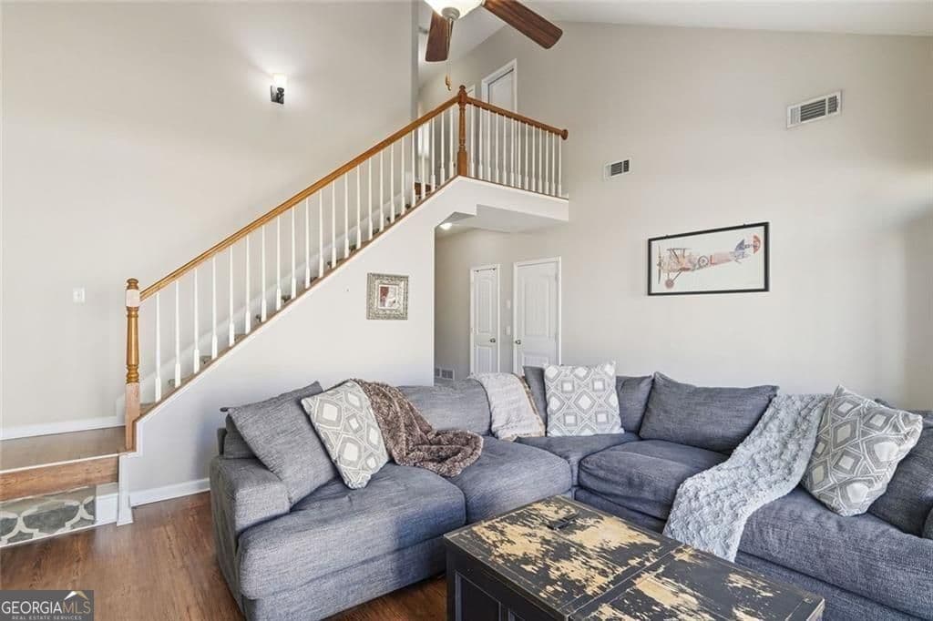 3 bedroom, 2.5 bathroom, 2,136 sq ft townhouse for sale at 28 Sandstone Drive, Jasper, GA 30143 — photo 8