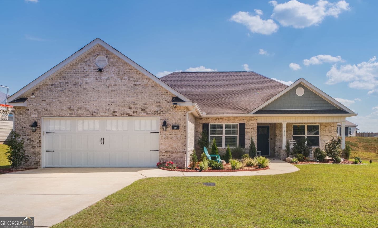3 bedroom, 2 bathroom, 1,853 sq ft single family residence for rent at 315 Creek Ridge Drive, Warner Robins, GA 31088 for $2,450 a month