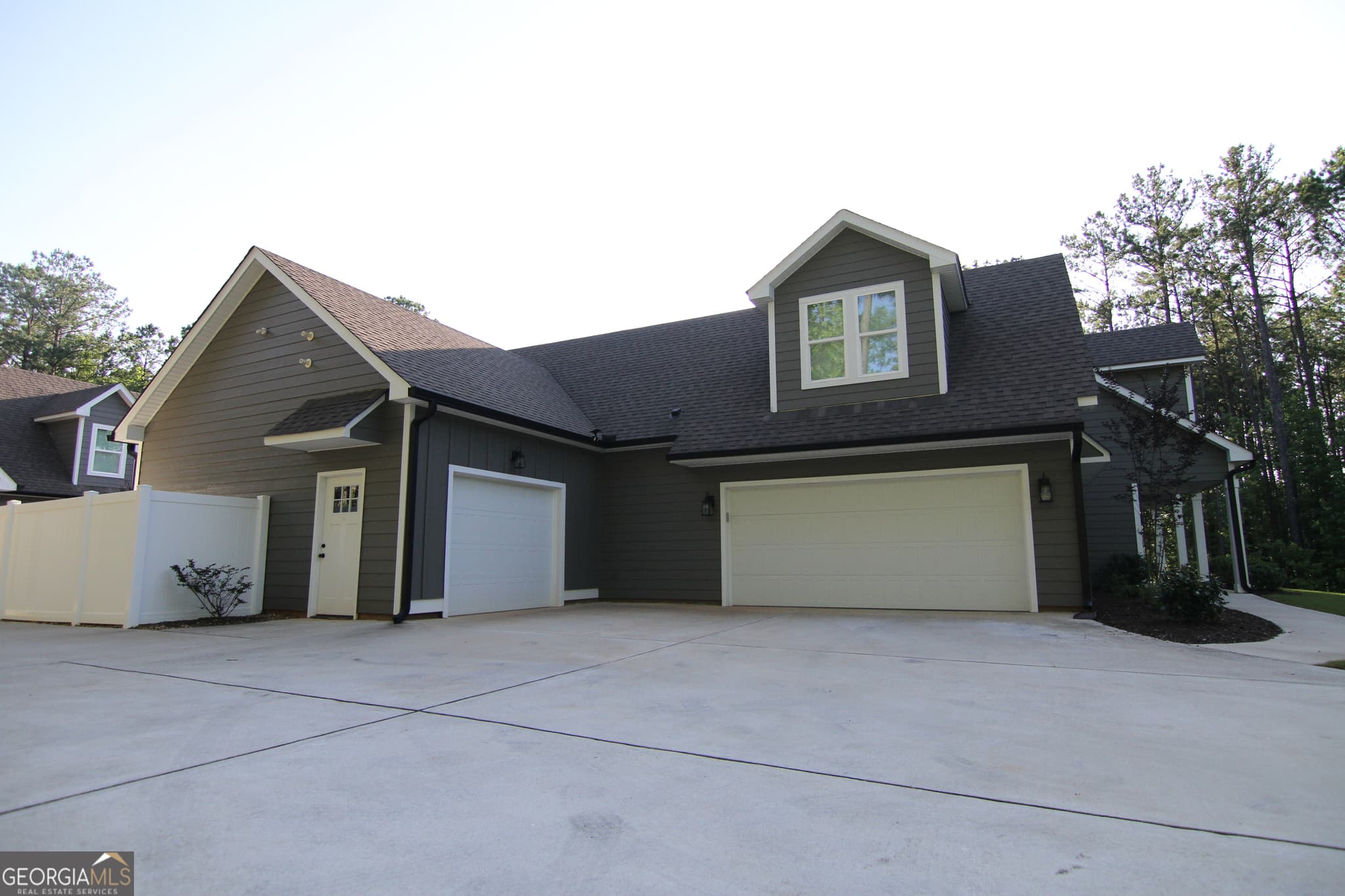 5 bedroom, 5.5 bathroom, 3,722 sq ft single family residence for sale at 465 Buddy West Road, Newnan, GA 30263 — photo 4