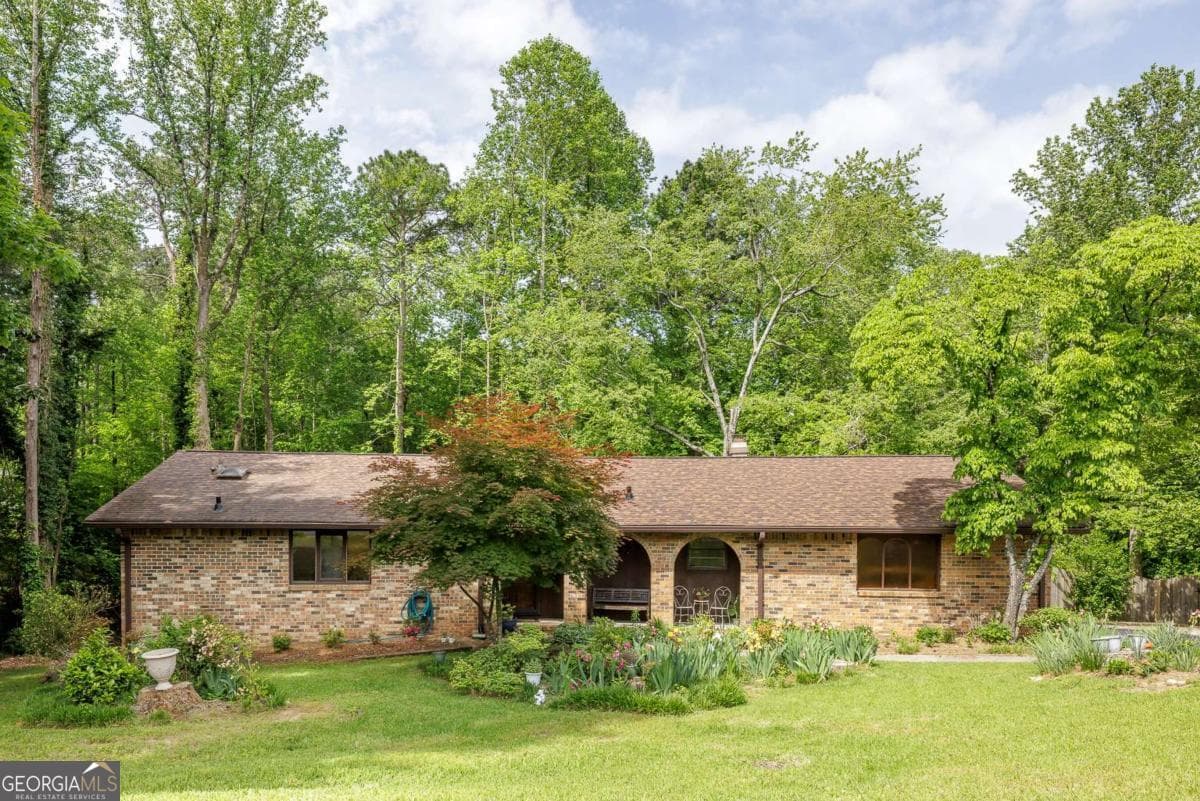 3 bedroom, 3 bathroom, 2,665 sq ft single family residence sold at 2425 Maclaren Circle, Dunwoody, GA 30360