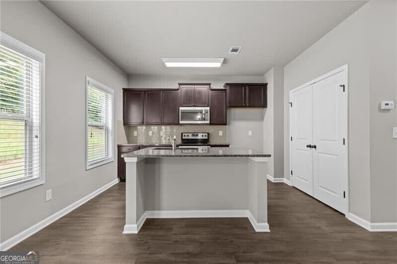 4 bedroom, 2.5 bathroom, 2,045 sq ft single family residence for rent at 891 Walnut Woods Drive, Braselton, GA 30517 for $2,150 a month — photo 7