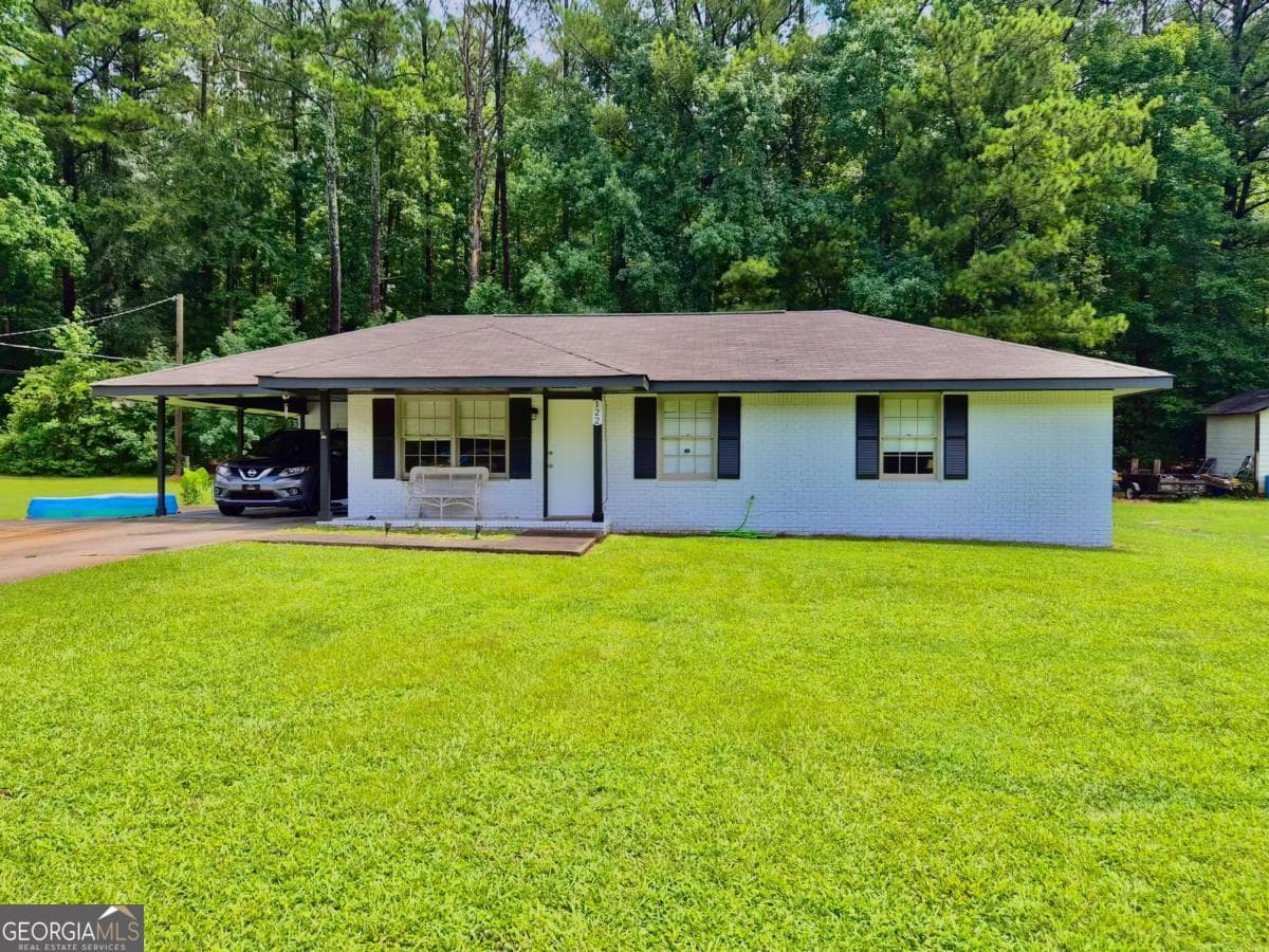 3 bedroom, 1 bathroom, 1,074 sq ft single family residence for sale at 122 Longstreet Circle, Oxford, GA 30054 — photo 1 of 11