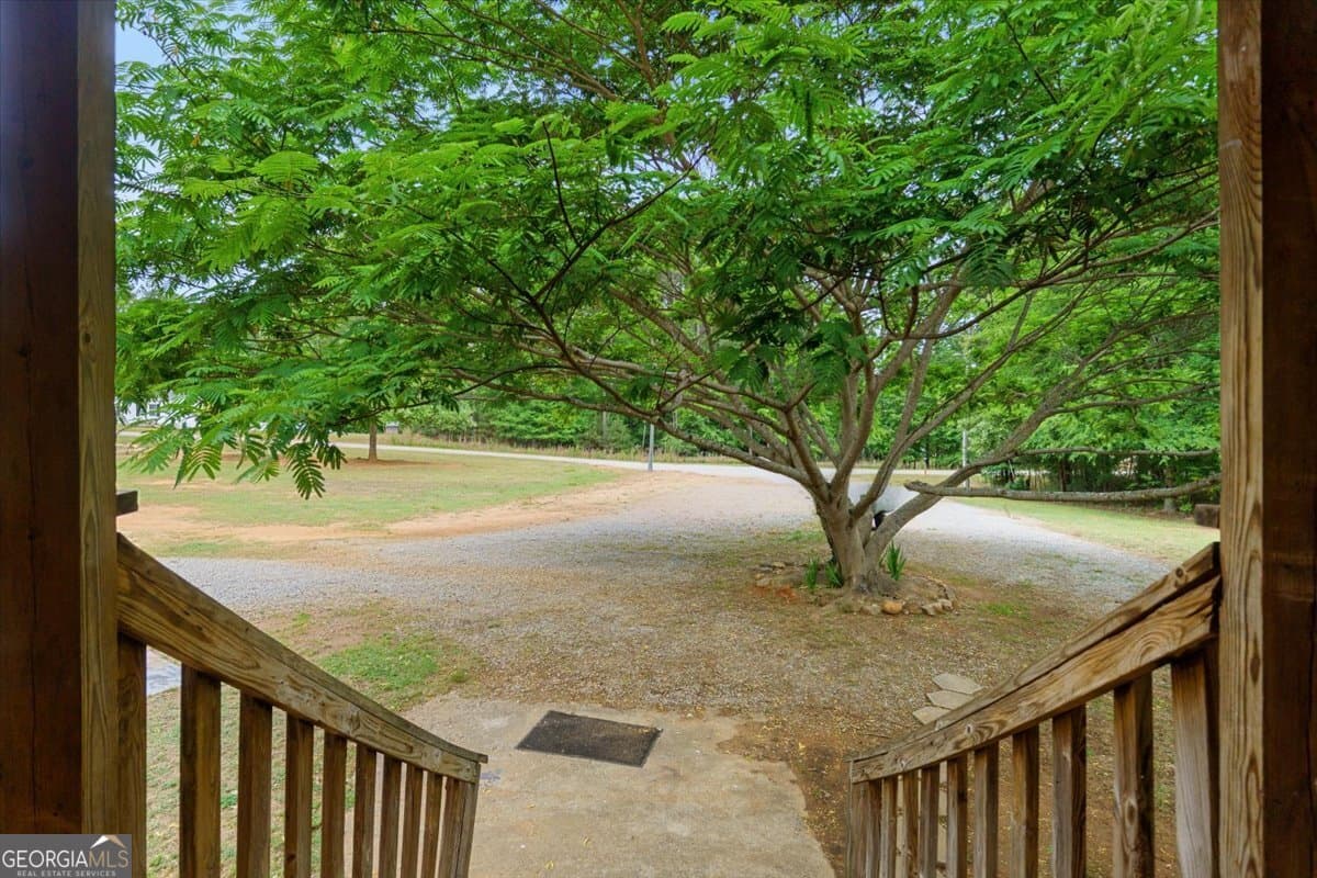 4 bedroom, 2.5 bathroom, 3,540 sq ft single family residence for sale at 1050 Pintail Lane, Madison, GA 30650 — photo 2