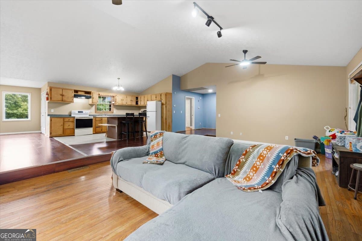 4 bedroom, 2.5 bathroom, 3,540 sq ft single family residence for sale at 1050 Pintail Lane, Madison, GA 30650 — photo 5