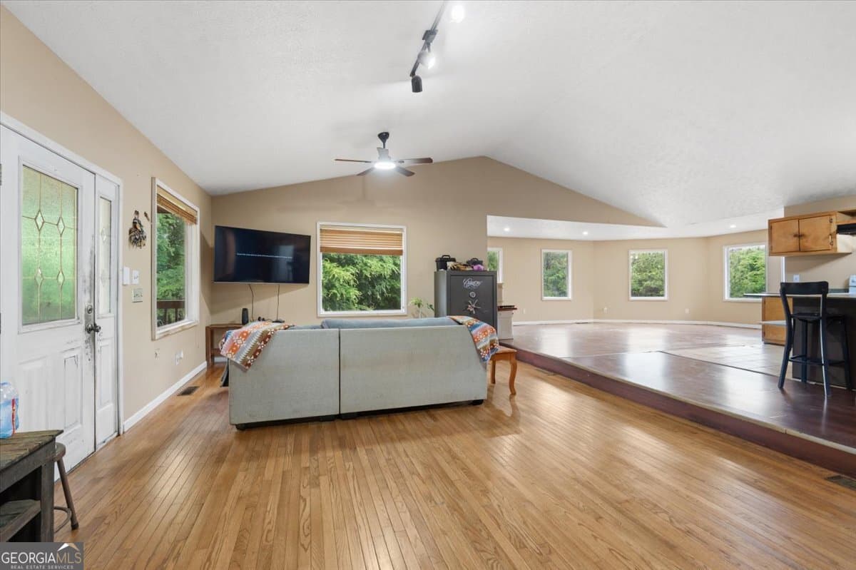 4 bedroom, 2.5 bathroom, 3,540 sq ft single family residence for sale at 1050 Pintail Lane, Madison, GA 30650 — photo 4