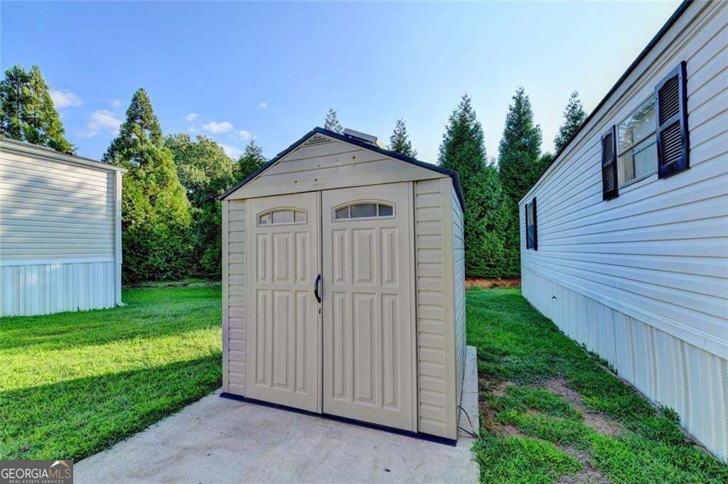 2 bedroom, 2 bathroom, 1,008 sq ft manufactured home,single family residence for sale at 3000 Clarks Bridge Road, Gainesville, GA 30501 — photo 7