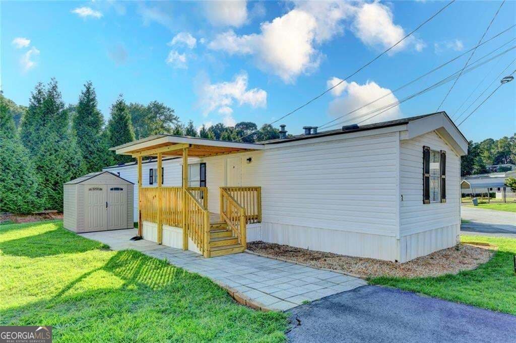 2 bedroom, 2 bathroom, 1,008 sq ft manufactured home,single family residence for sale at 3000 Clarks Bridge Road, Gainesville, GA 30501 — photo 1 of 31