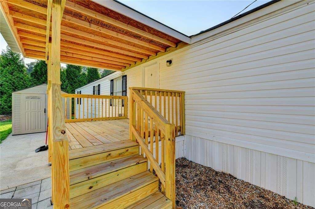 2 bedroom, 2 bathroom, 1,008 sq ft manufactured home,single family residence for sale at 3000 Clarks Bridge Road, Gainesville, GA 30501 — photo 4