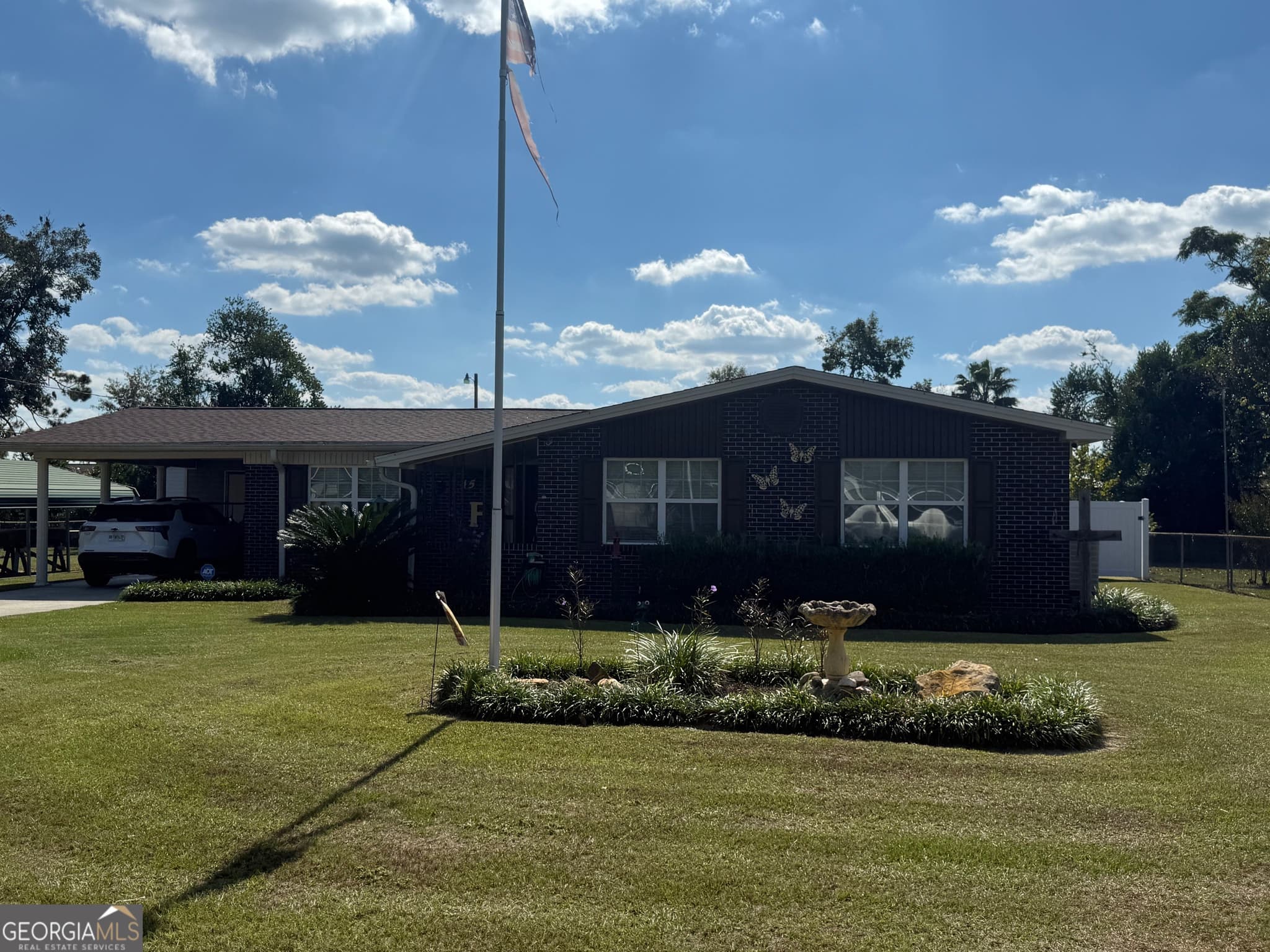3 bedroom, 2 bathroom single family residence sold at 45 Elton Street, Hazlehurst, GA 31539