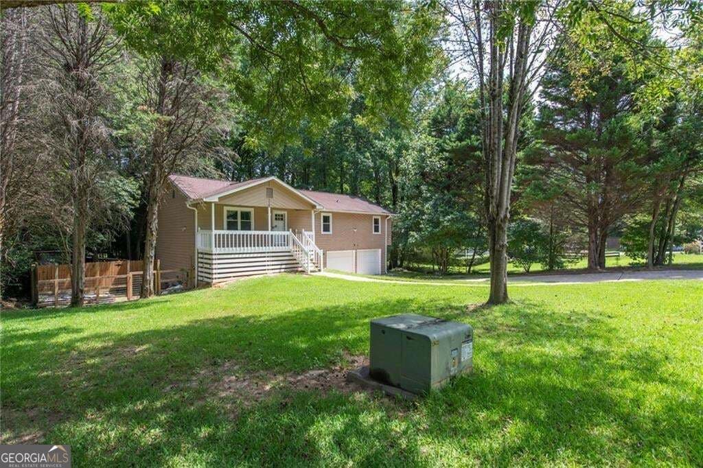 3 bedroom, 2 bathroom, 1,352 sq ft single family residence for sale at 3125 Barrett Court, Powder Springs, GA 30127 — photo 3