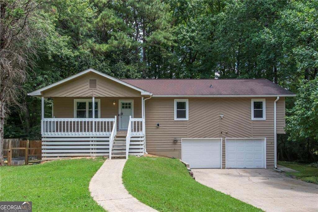3 bedroom, 2 bathroom, 1,352 sq ft single family residence for sale at 3125 Barrett Court, Powder Springs, GA 30127