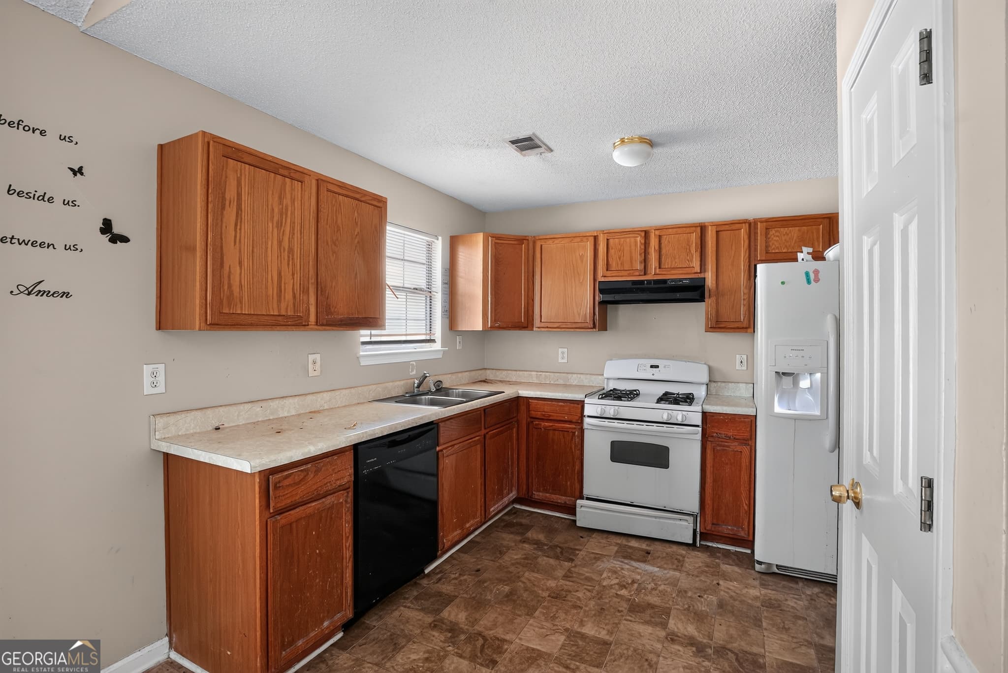 3 bedroom, 2.5 bathroom, 1,641 sq ft single family residence for sale at 6138 Idlewood Manor, Lithonia, GA 30038 — photo 7