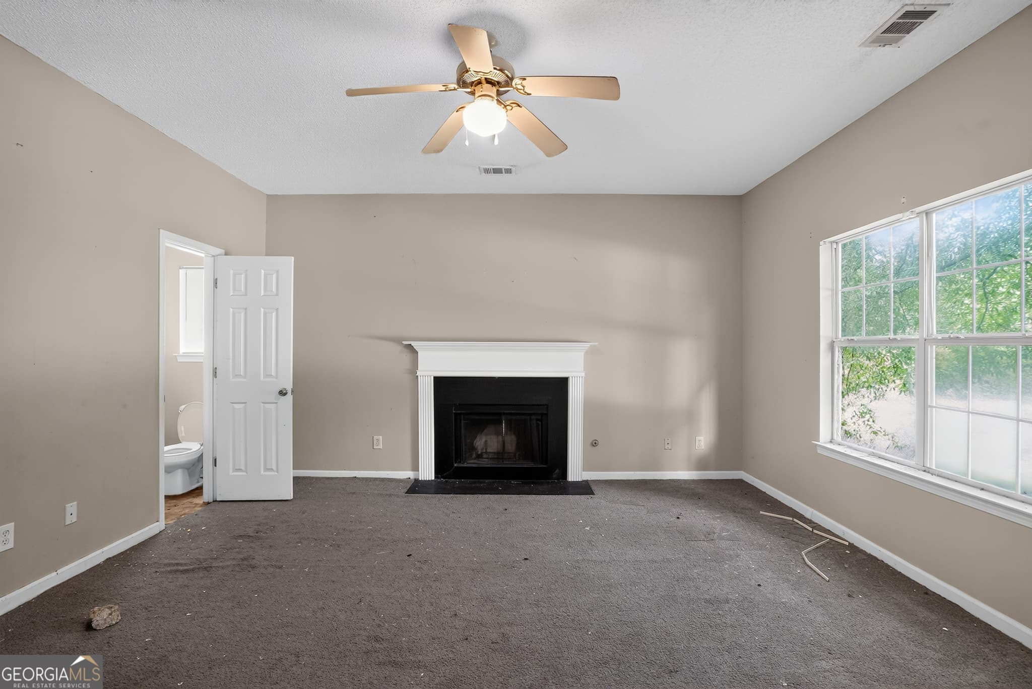 3 bedroom, 2.5 bathroom, 1,641 sq ft single family residence for sale at 6138 Idlewood Manor, Lithonia, GA 30038 — photo 3
