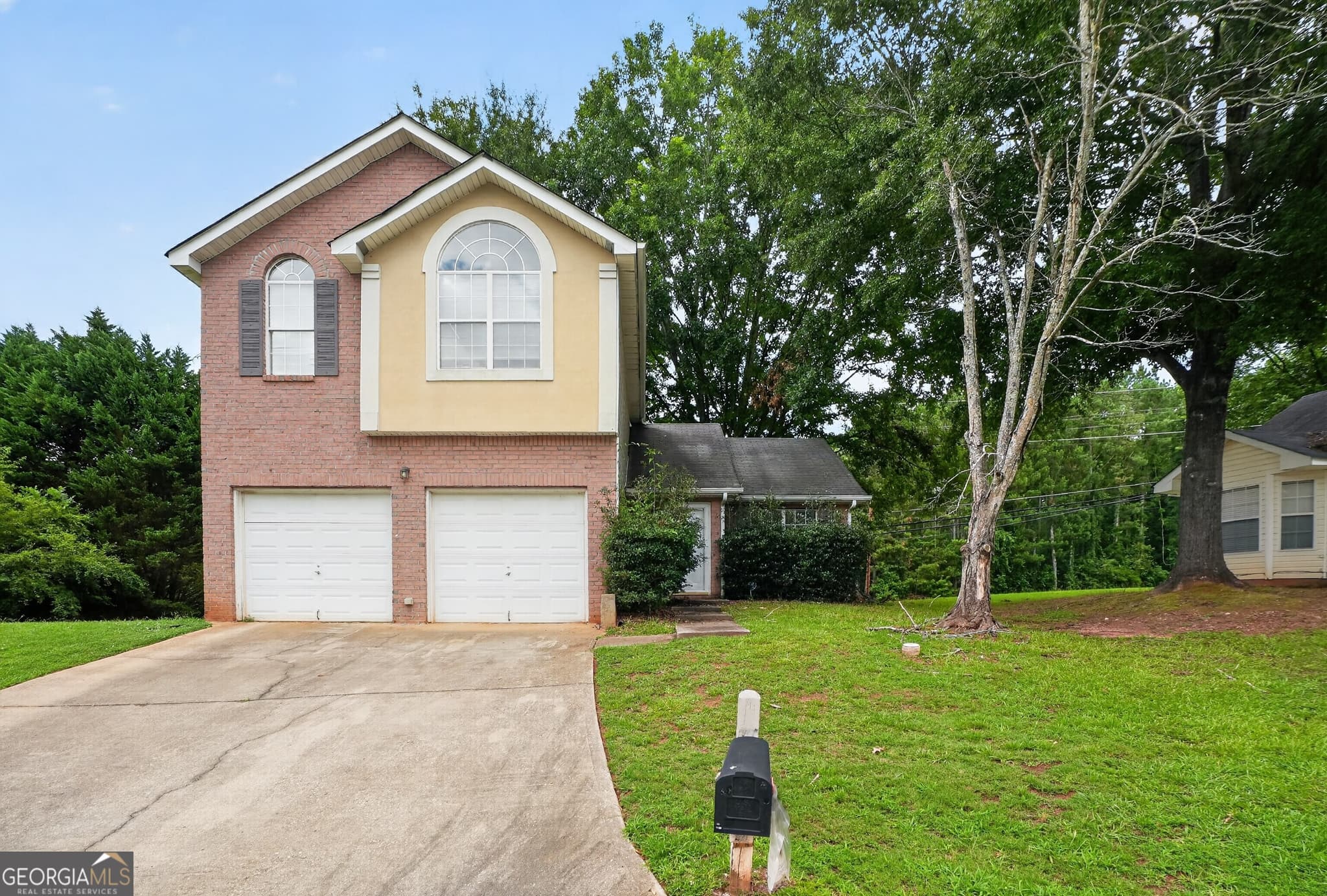 3 bedroom, 2.5 bathroom, 1,641 sq ft single family residence for sale at 6138 Idlewood Manor, Lithonia, GA 30038 — photo 1 of 22