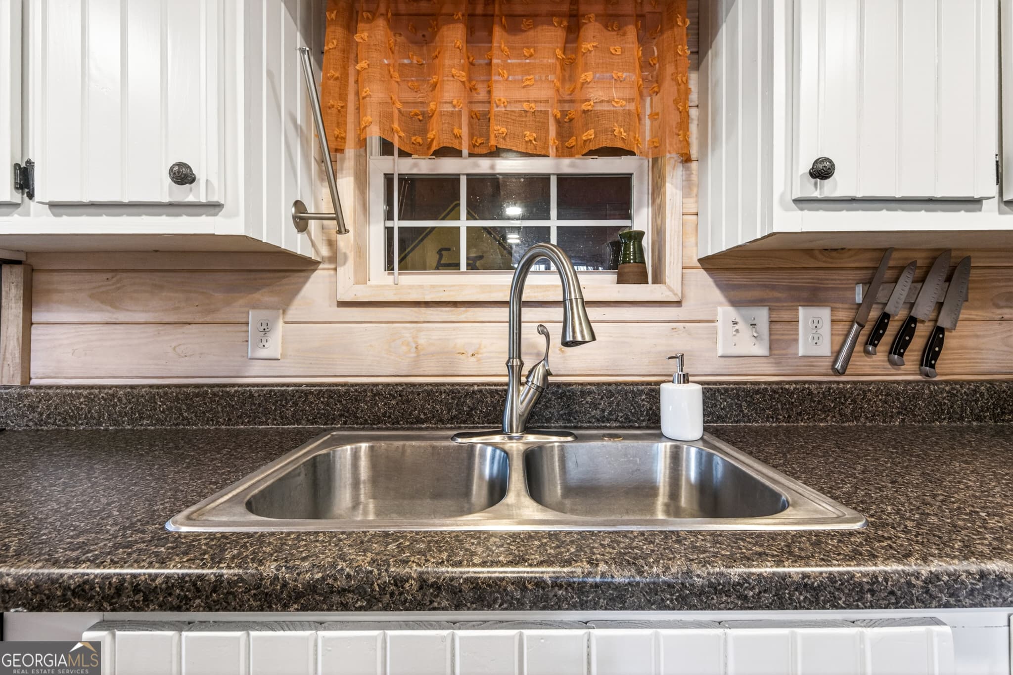 2 bedroom, 1 bathroom, 650 sq ft cabin,single family residence for sale at 664 River Vista Drive, Dillard, GA 30537 — photo 7