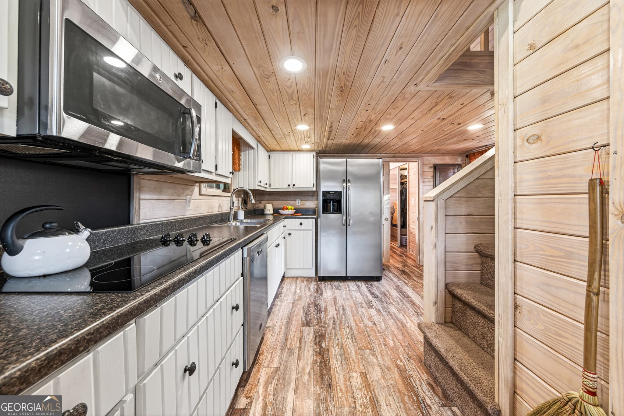 2 bedroom, 1 bathroom, 650 sq ft cabin,single family residence for sale at 664 River Vista Drive, Dillard, GA 30537 — photo 5