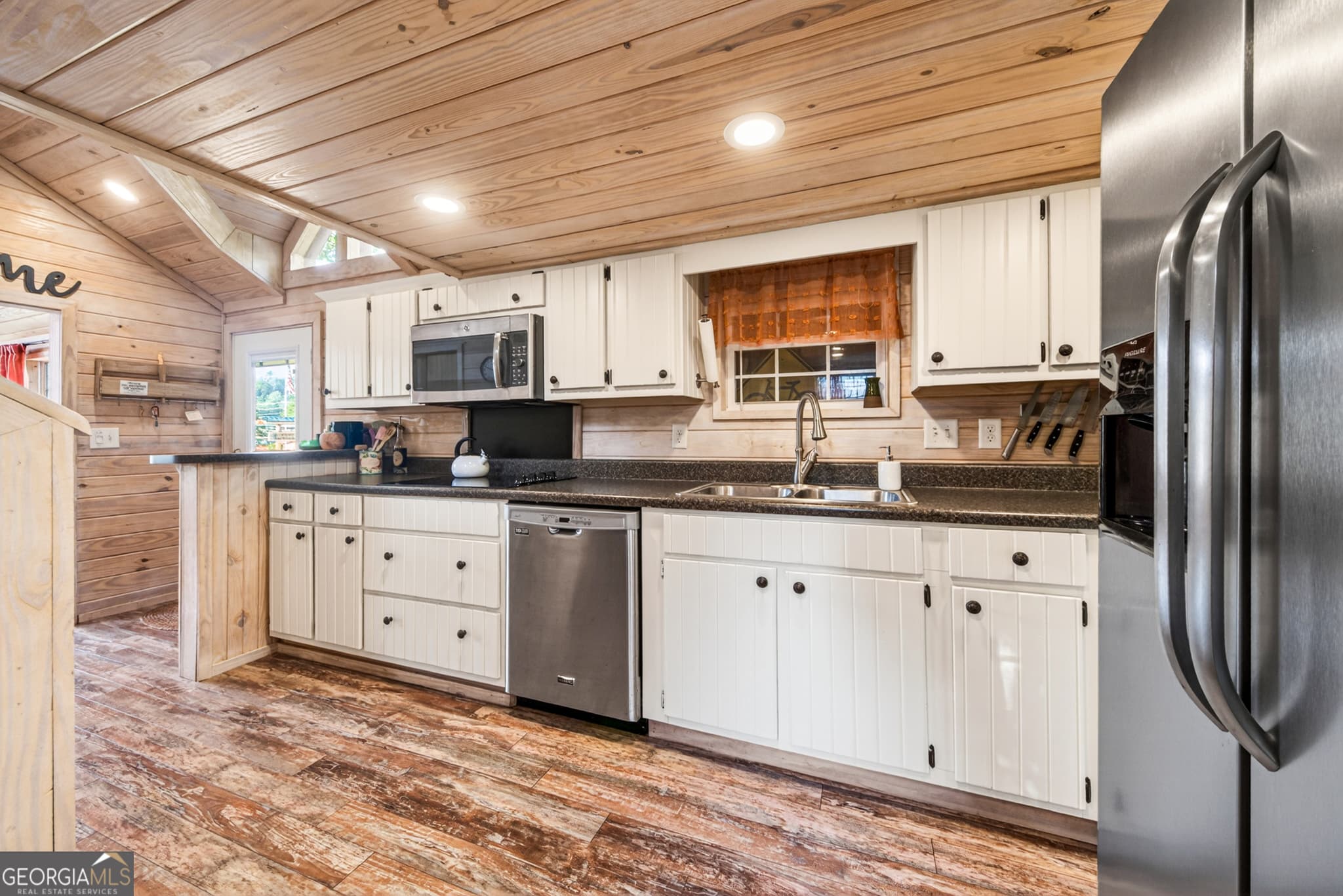 2 bedroom, 1 bathroom, 650 sq ft cabin,single family residence for sale at 664 River Vista Drive, Dillard, GA 30537 — photo 4
