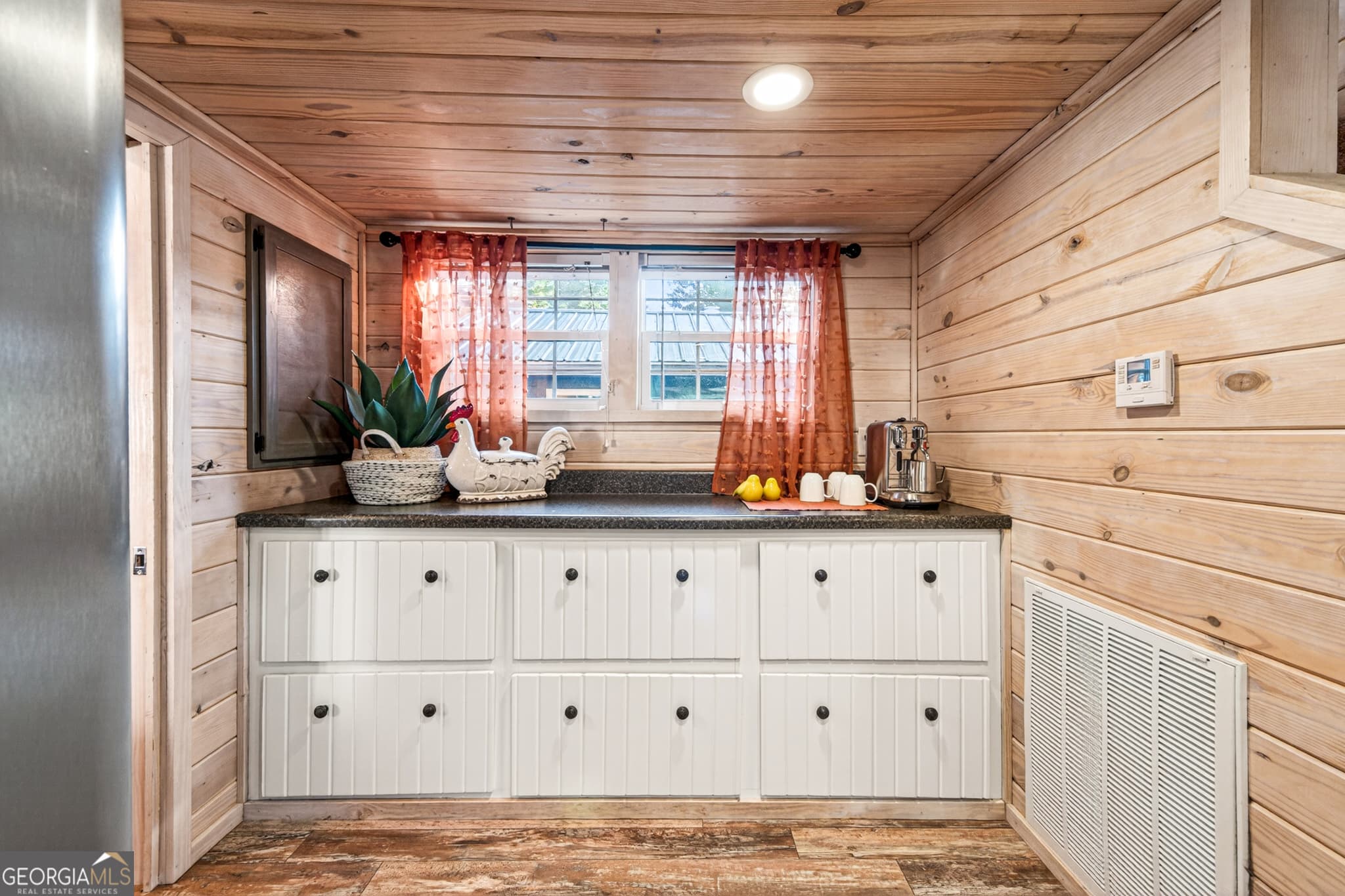 2 bedroom, 1 bathroom, 650 sq ft cabin,single family residence for sale at 664 River Vista Drive, Dillard, GA 30537 — photo 8