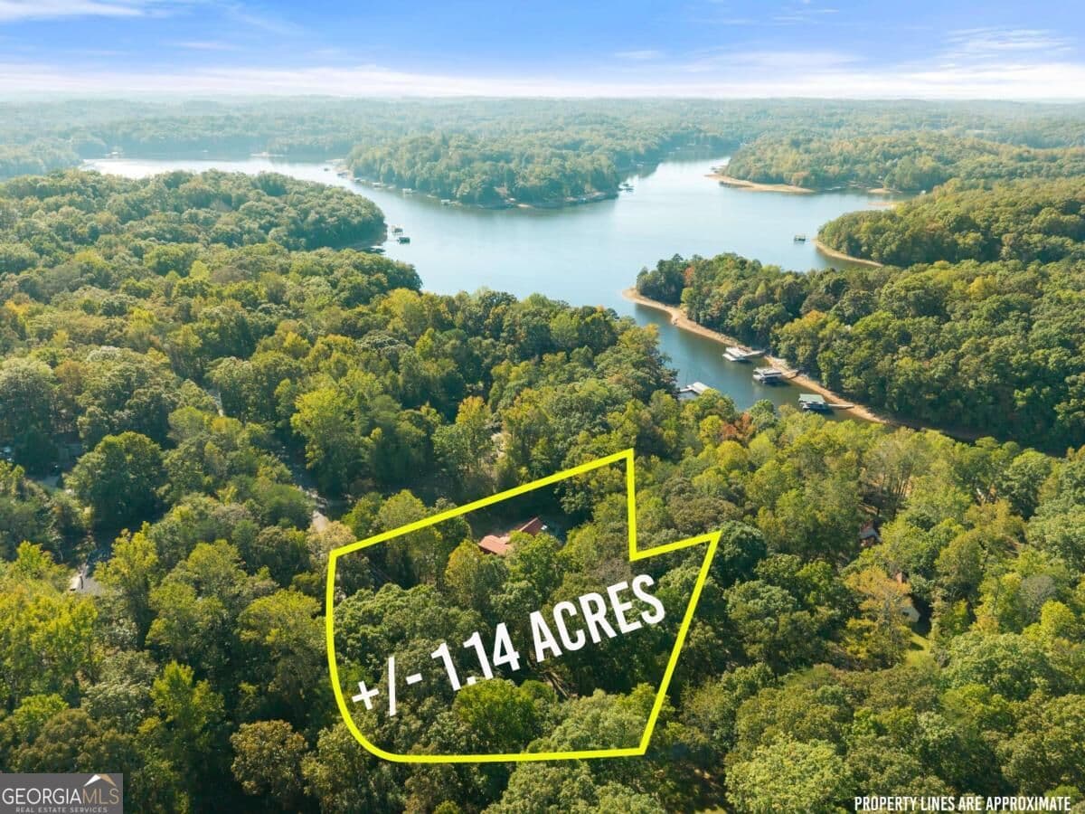 2 bedroom, 3 bathroom, 2,514 sq ft cabin,single family residence for sale at 5441 Carolean Street, Gainesville, GA 30506 — photo 5