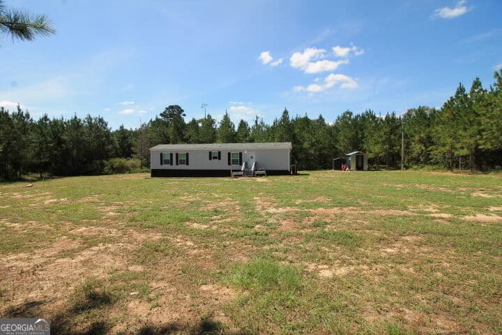 2 bedroom, 2 bathroom, 960 sq ft manufactured home,single family residence under contract at 600 Sanderling Road, Alma, GA 31510
