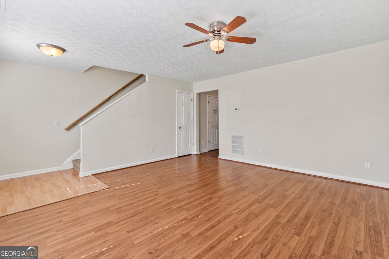 3 bedroom, 2.5 bathroom, 1,416 sq ft townhouse for sale at 11443 South Grove Drive, Hampton, GA 30228 — photo 6
