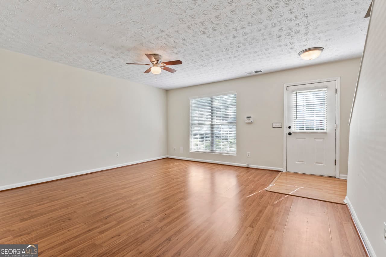 3 bedroom, 2.5 bathroom, 1,416 sq ft townhouse for sale at 11443 South Grove Drive, Hampton, GA 30228 — photo 7