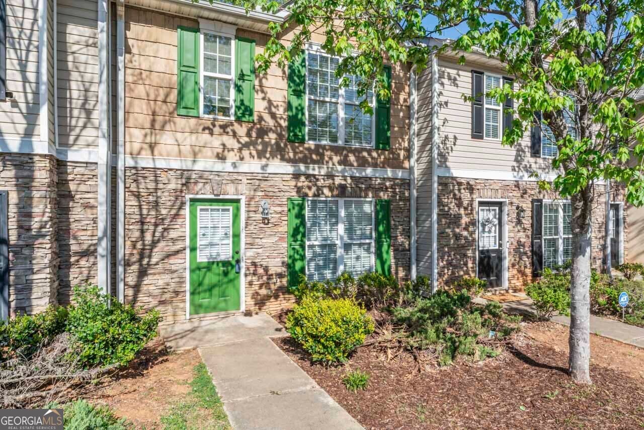 3 bedroom, 2.5 bathroom, 1,416 sq ft townhouse for sale at 11443 South Grove Drive, Hampton, GA 30228 — photo 3