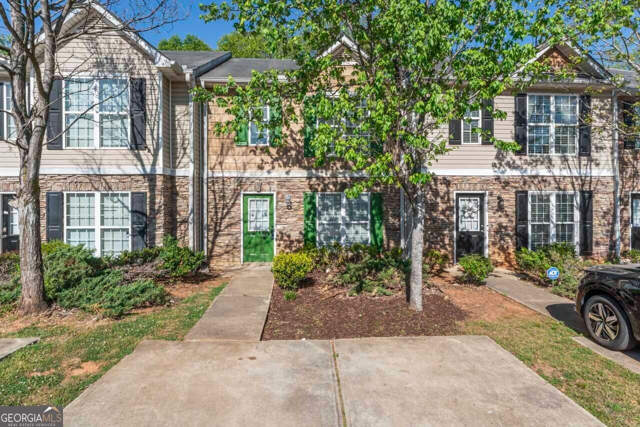 3 bedroom, 2.5 bathroom, 1,416 sq ft townhouse for sale at 11443 South Grove Drive, Hampton, GA 30228
