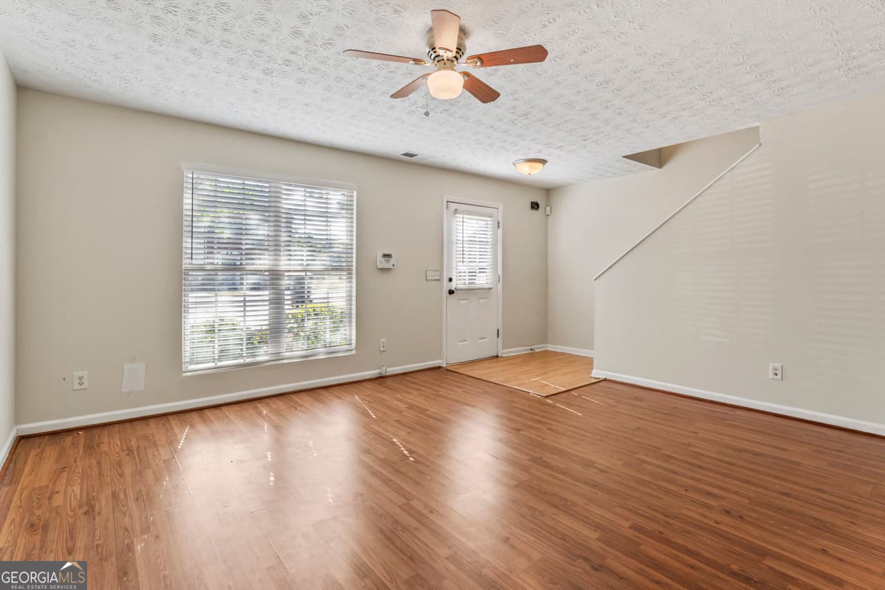 3 bedroom, 2.5 bathroom, 1,416 sq ft townhouse for sale at 11443 South Grove Drive, Hampton, GA 30228 — photo 4