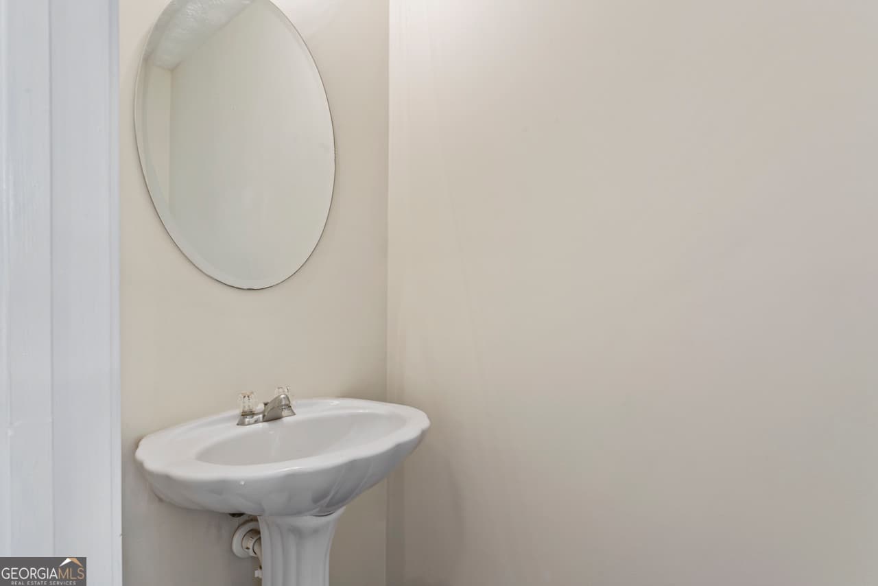 3 bedroom, 2.5 bathroom, 1,416 sq ft townhouse for sale at 11443 South Grove Drive, Hampton, GA 30228 — photo 8
