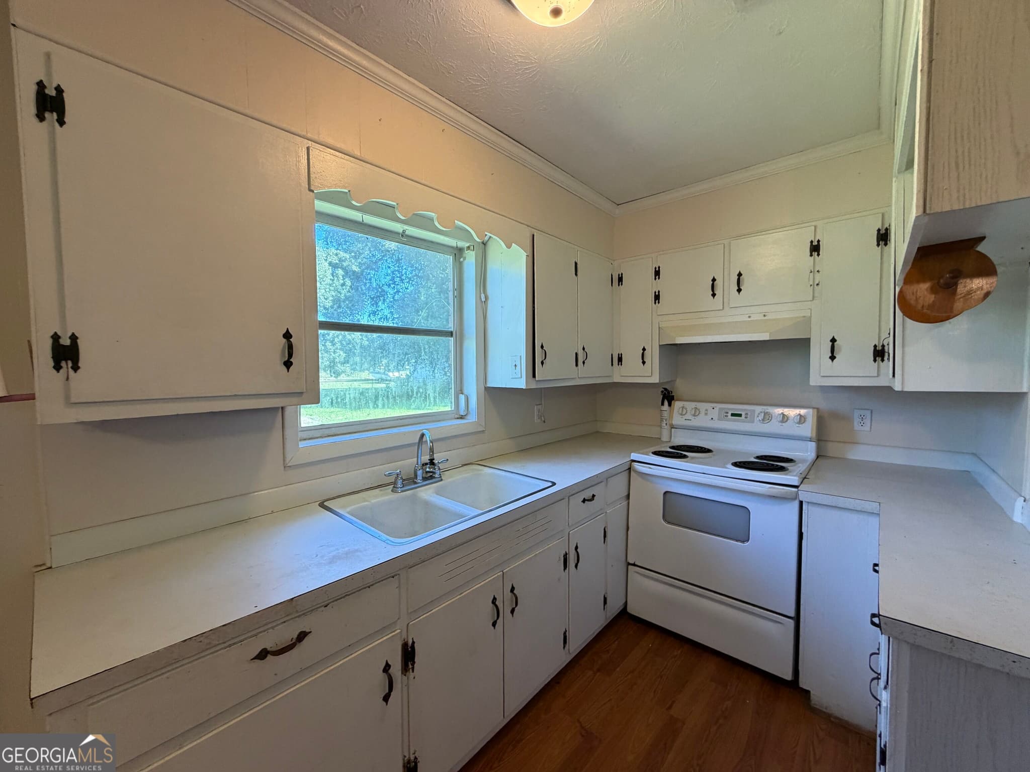 3 bedroom, 2 bathroom, 1,227 sq ft single family residence for sale at 2108 Mayfair Place, Waycross, GA 31501 — photo 6