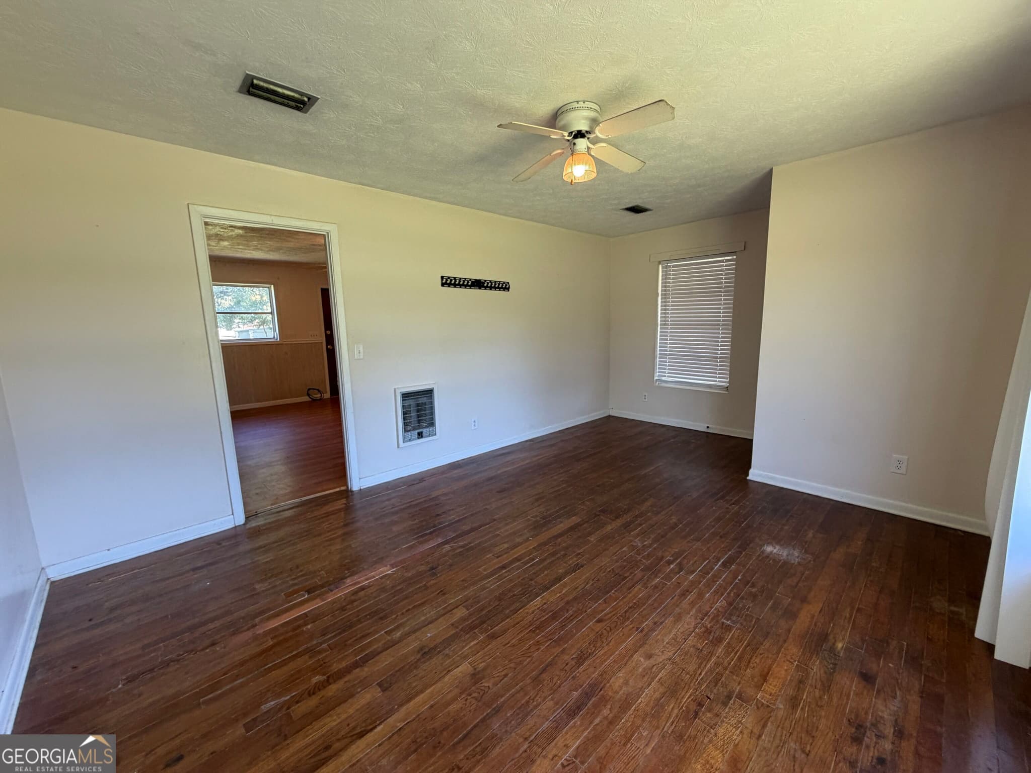 3 bedroom, 2 bathroom, 1,227 sq ft single family residence for sale at 2108 Mayfair Place, Waycross, GA 31501 — photo 3