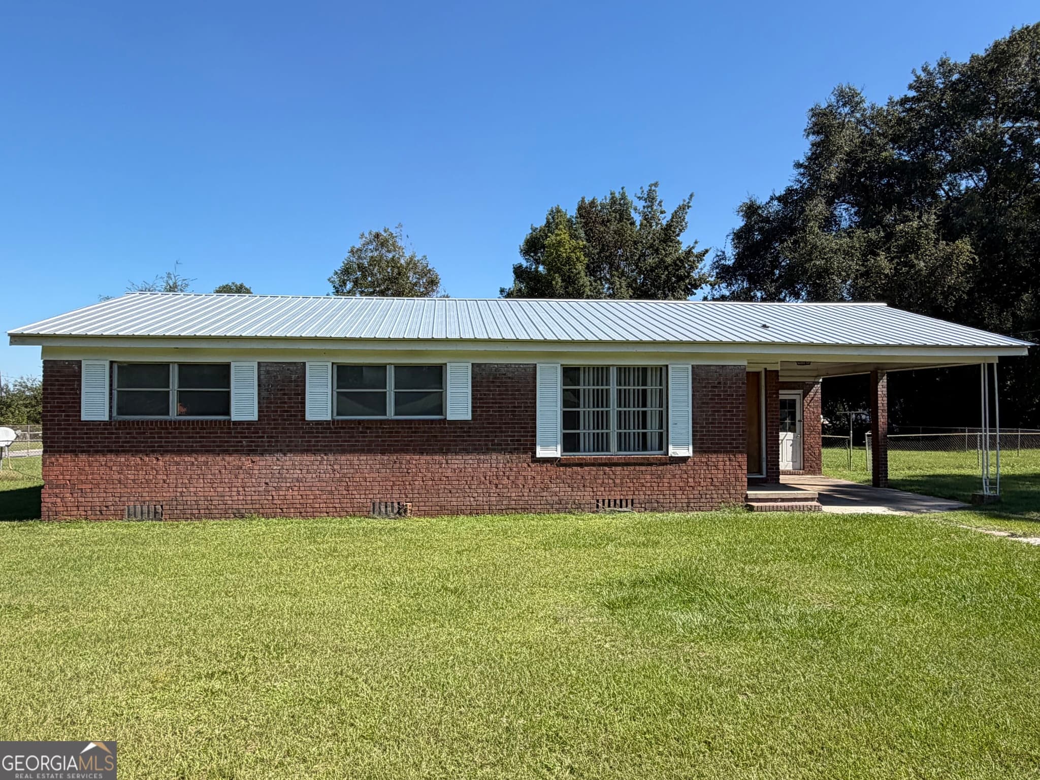 3 bedroom, 2 bathroom, 1,227 sq ft single family residence for sale at 2108 Mayfair Place, Waycross, GA 31501 — photo 1 of 18