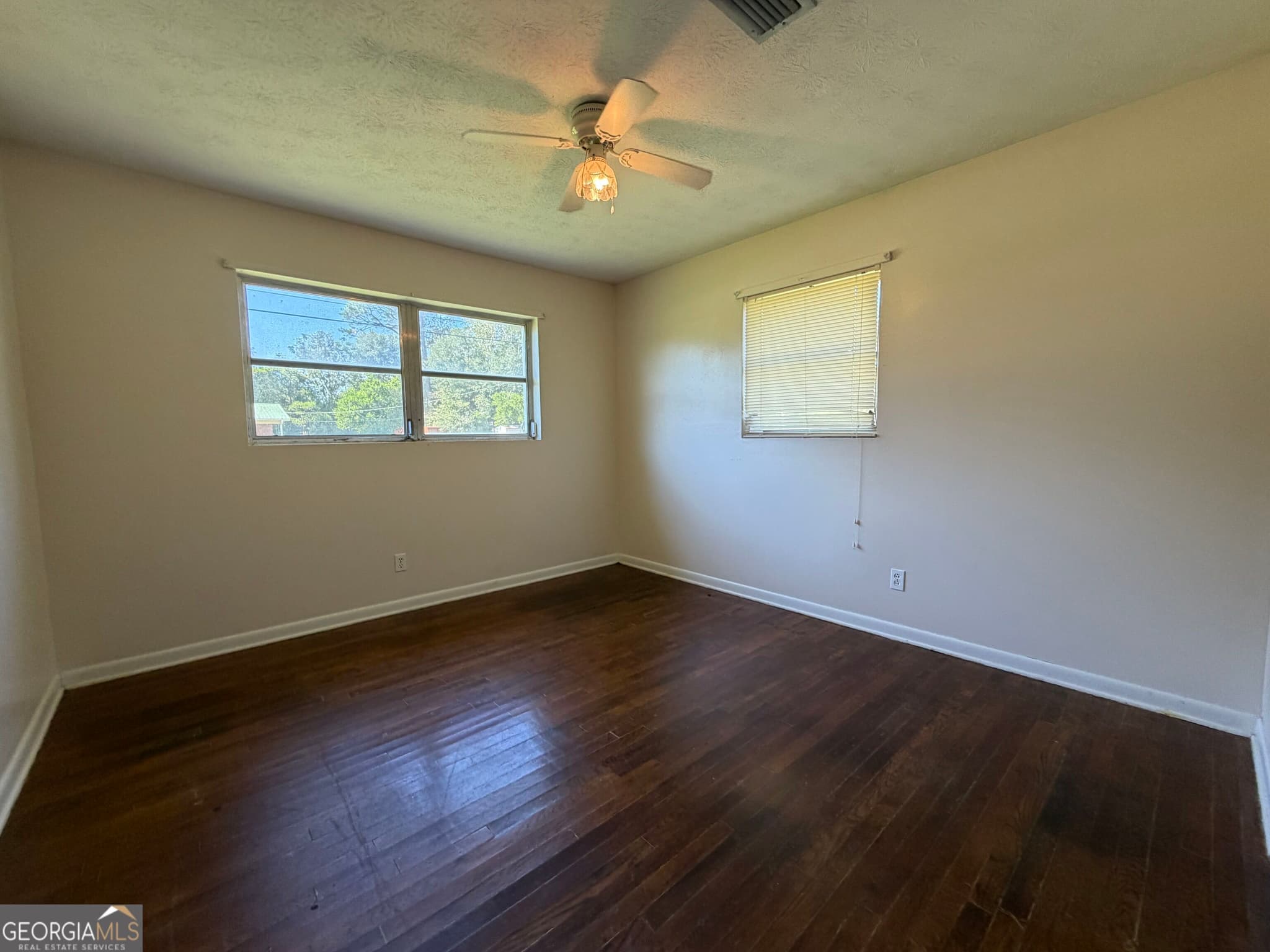 3 bedroom, 2 bathroom, 1,227 sq ft single family residence for sale at 2108 Mayfair Place, Waycross, GA 31501 — photo 9
