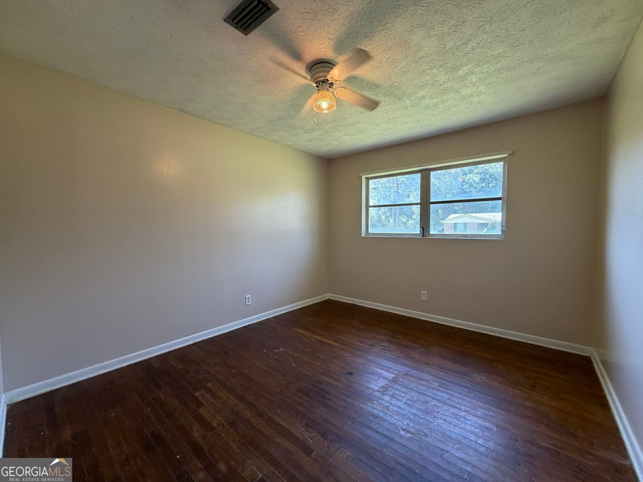 3 bedroom, 2 bathroom, 1,227 sq ft single family residence for sale at 2108 Mayfair Place, Waycross, GA 31501 — photo 8