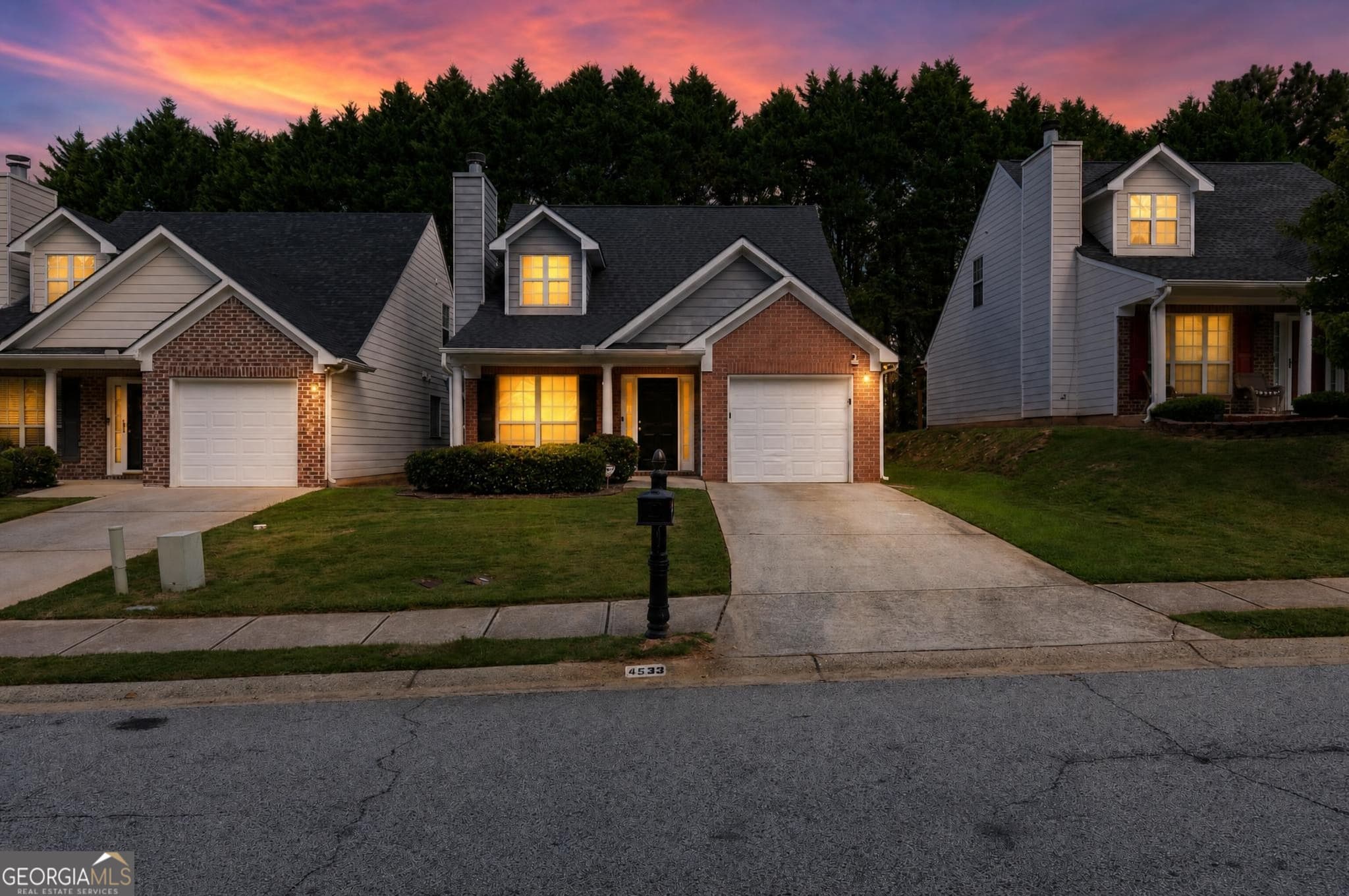 3 bedroom, 2.5 bathroom, 1,694 sq ft single family residence for sale at 4533 Ravenwood Place, Union City, GA 30291 — photo 2