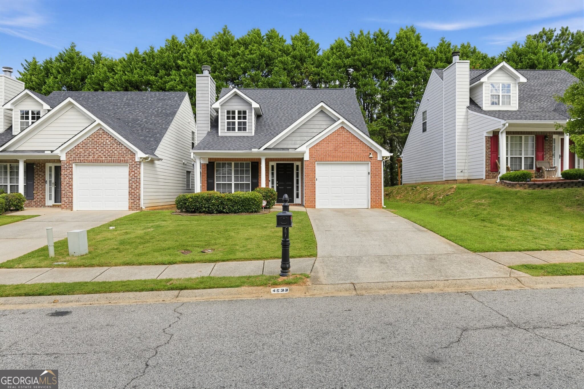 3 bedroom, 2.5 bathroom, 1,694 sq ft single family residence for sale at 4533 Ravenwood Place, Union City, GA 30291 — photo 1 of 36