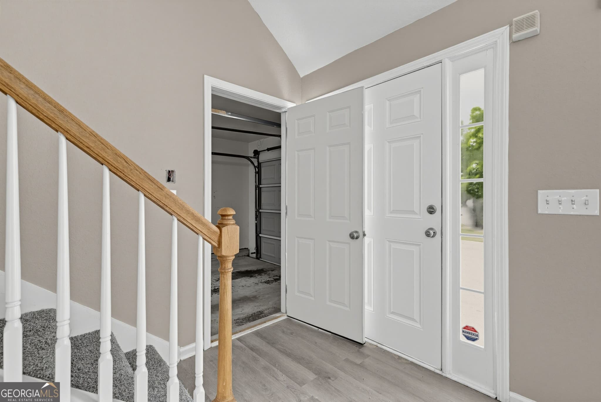 3 bedroom, 2.5 bathroom, 1,694 sq ft single family residence for sale at 4533 Ravenwood Place, Union City, GA 30291 — photo 5