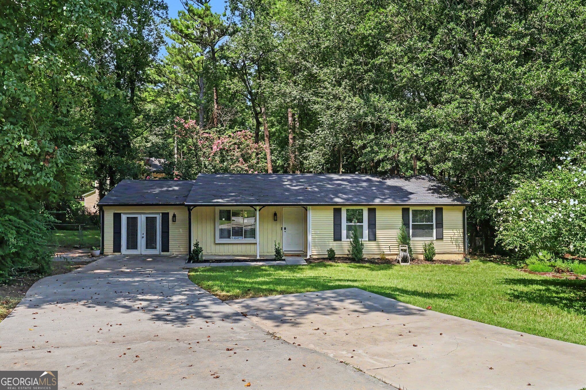 3 bedroom, 2 bathroom, 1,524 sq ft single family residence for sale at 3286 Tasman Court, Lithonia, GA 30038 — photo 2