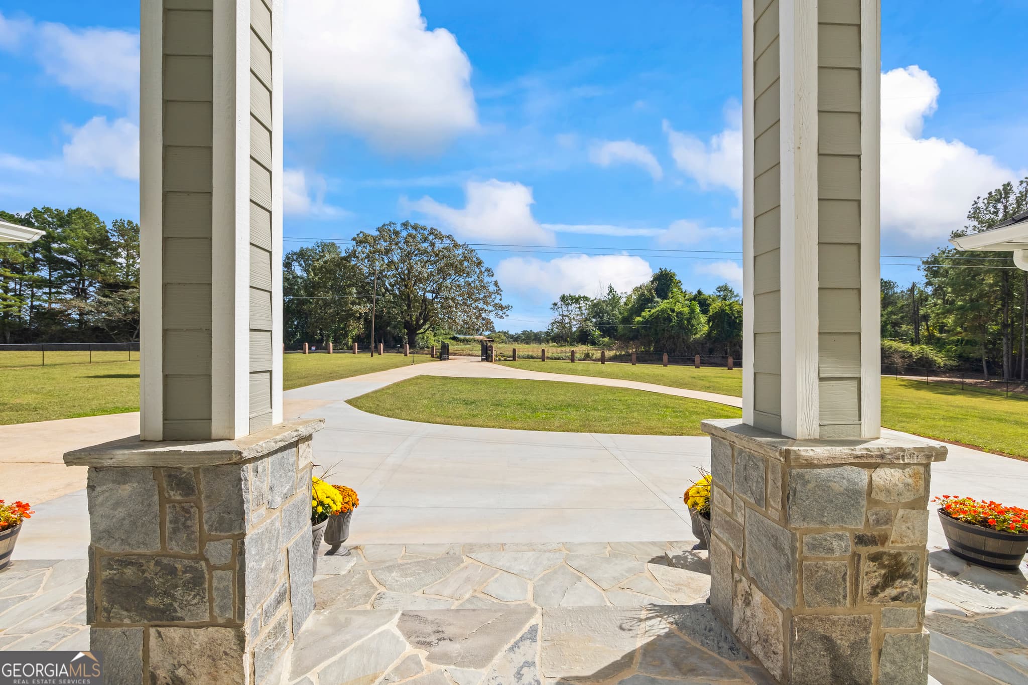 6 bedroom, 5.5 bathroom, 6,854 sq ft single family residence for sale at 22 Anderson Thomas Road, Martin, GA 30557 — photo 4