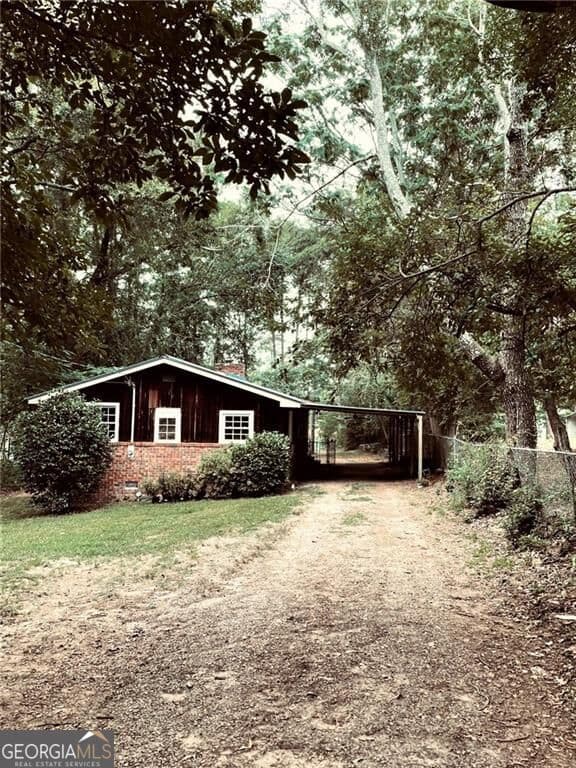 2 bedroom, 1 bathroom cabin,single family residence for rent at 1071 Powderbag Creek Road, Hartwell, GA 30643 for $1,650 a month — photo 1 of 20